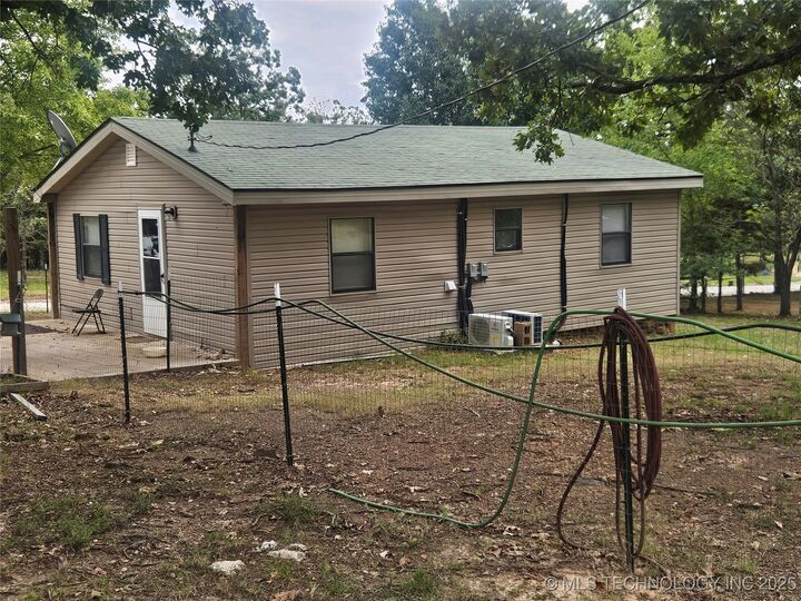 Property Photo: 98138 S 4492 Road OK 74962