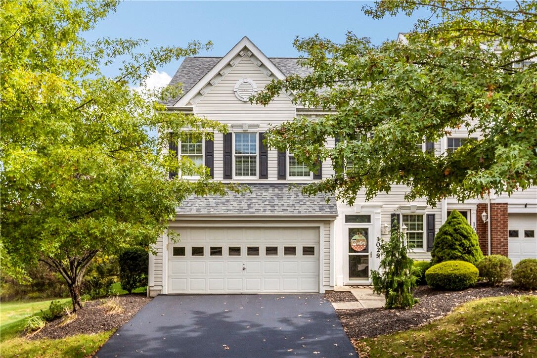 Property Photo:  1029 Woodlawn Dr  PA 15317 