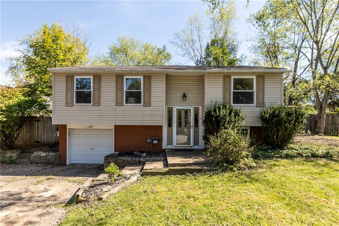 Property Photo:  129 Skyline Dr  PA 15239 