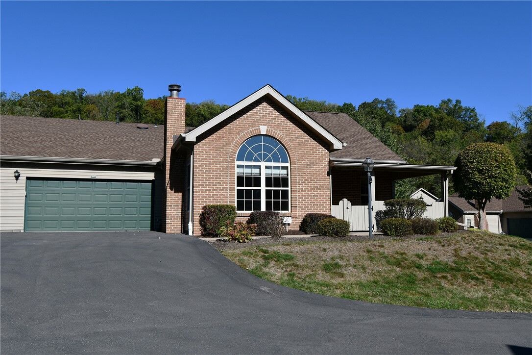 Property Photo:  1465 Greenbriar Ct  PA 15129 