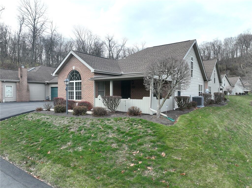 Property Photo:  1465 Greenbriar Ct  PA 15129 