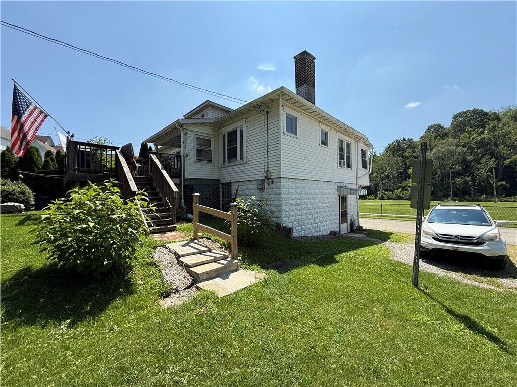Property Photo:  218 Pennsylvania Ave  PA 15642 