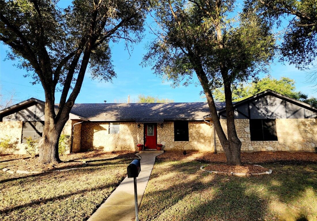 Property Photo: 2000 Donna Drive TX 76574