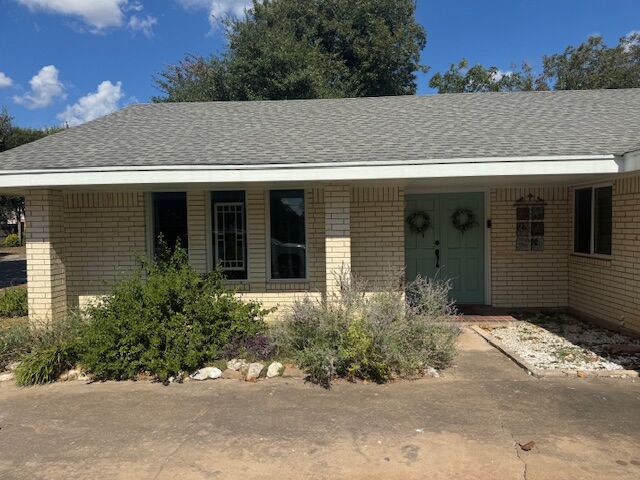 Property Photo: 2302 Meadow Lane TX 76574