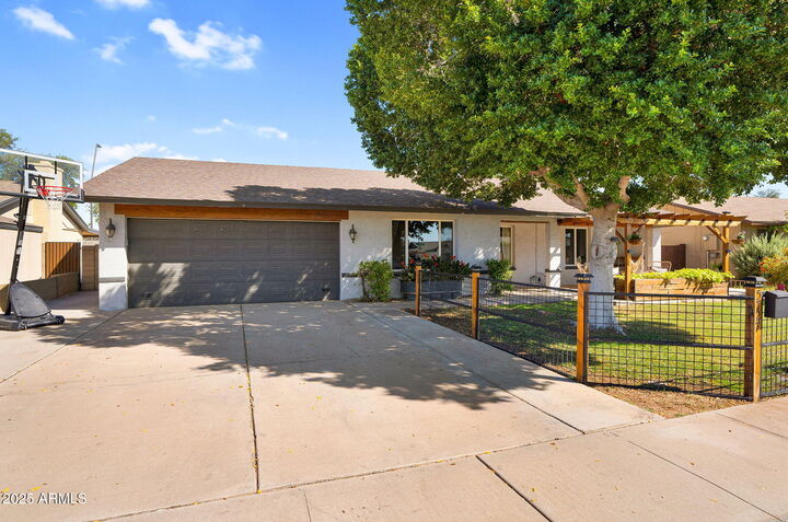 Property Photo:  5727 S Siesta Lane  AZ 85283 