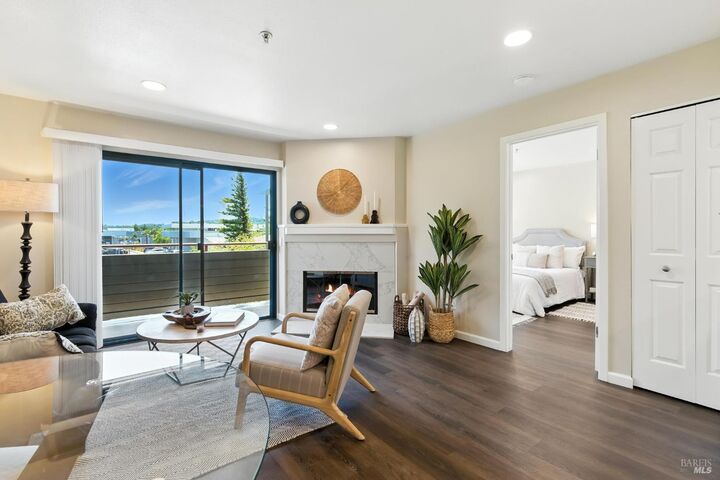 Property Photo:  213 Mariner Way  CA 94945 
