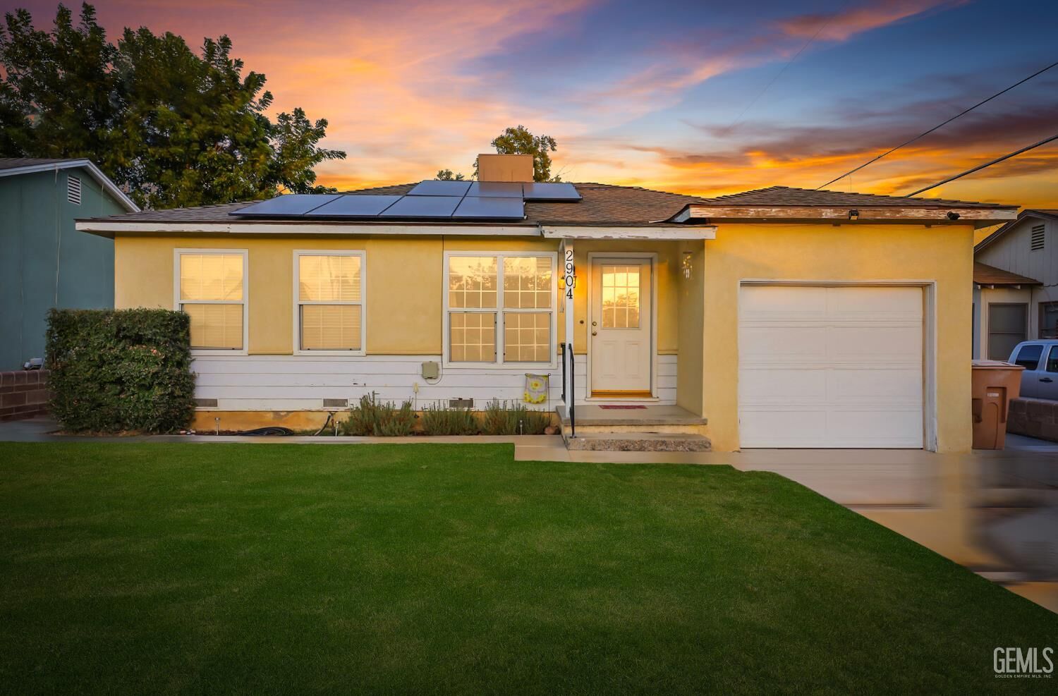 Property Photo:  2904 Worthington Avenue  CA 93308 