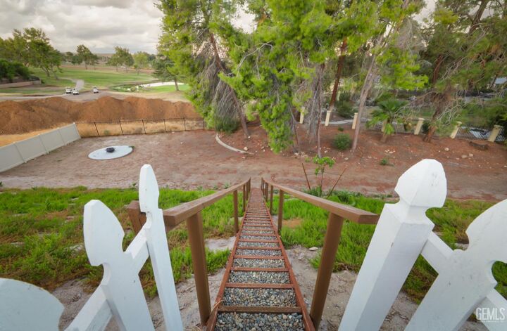 Property Photo: 5608 Levanto Street CA 93306