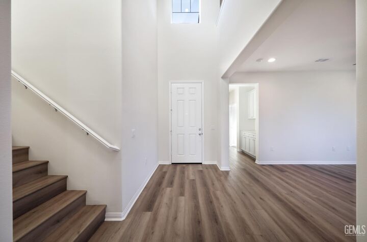 Property Photo: 5609 Levanto Street CA 93306