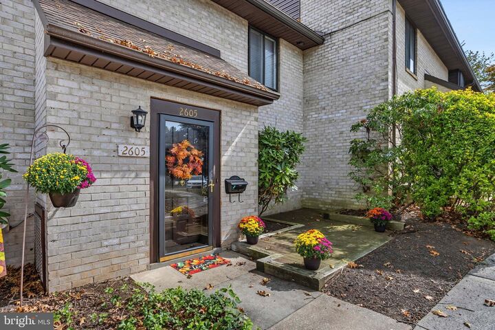 Property Photo:  2605 Red Oak Circle  PA 19064 
