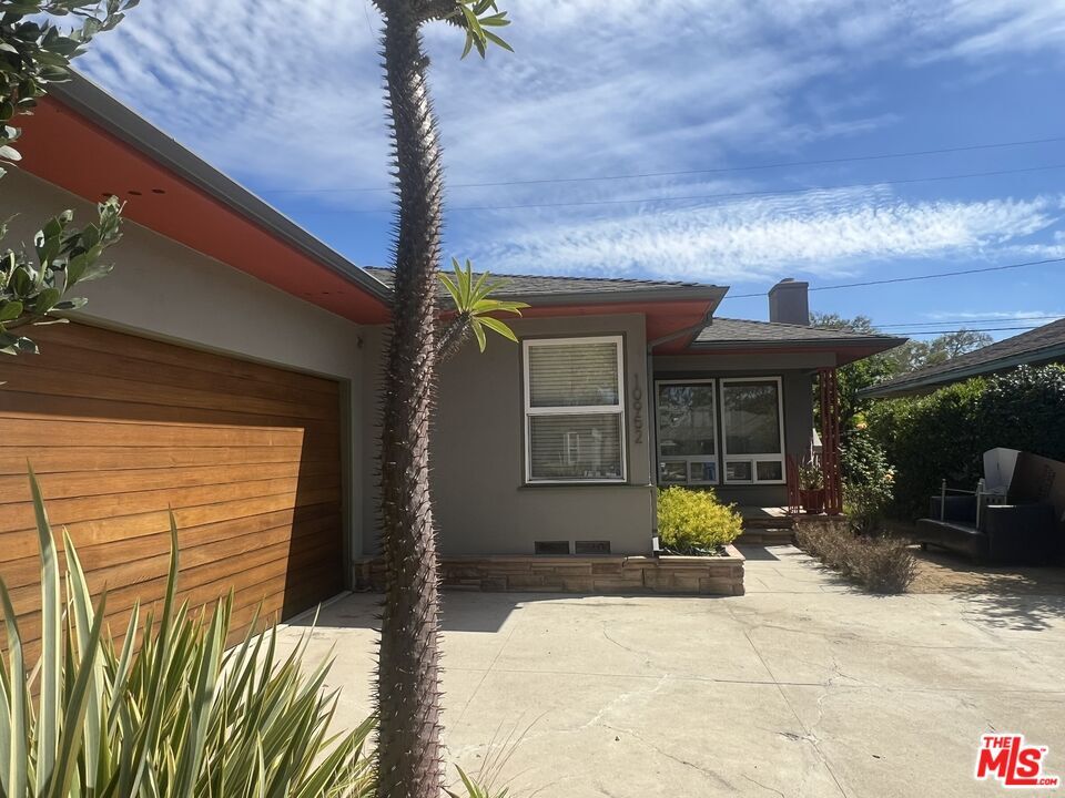 Property Photo:  10952 Barman Ave  CA 90230 