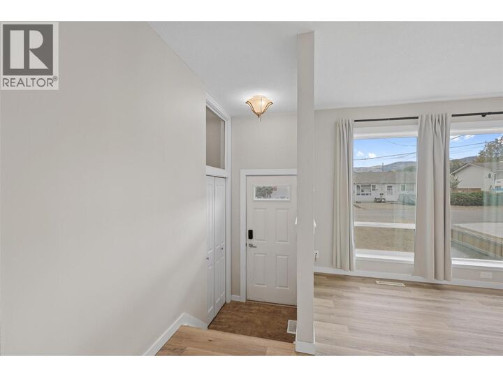 Property Photo:  293 Walnut Avenue  BC V2B 1C7 