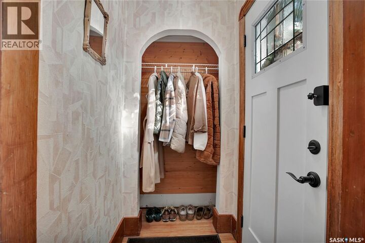 Property Photo:  1007 D Avenue N  SK S7L 1N5 