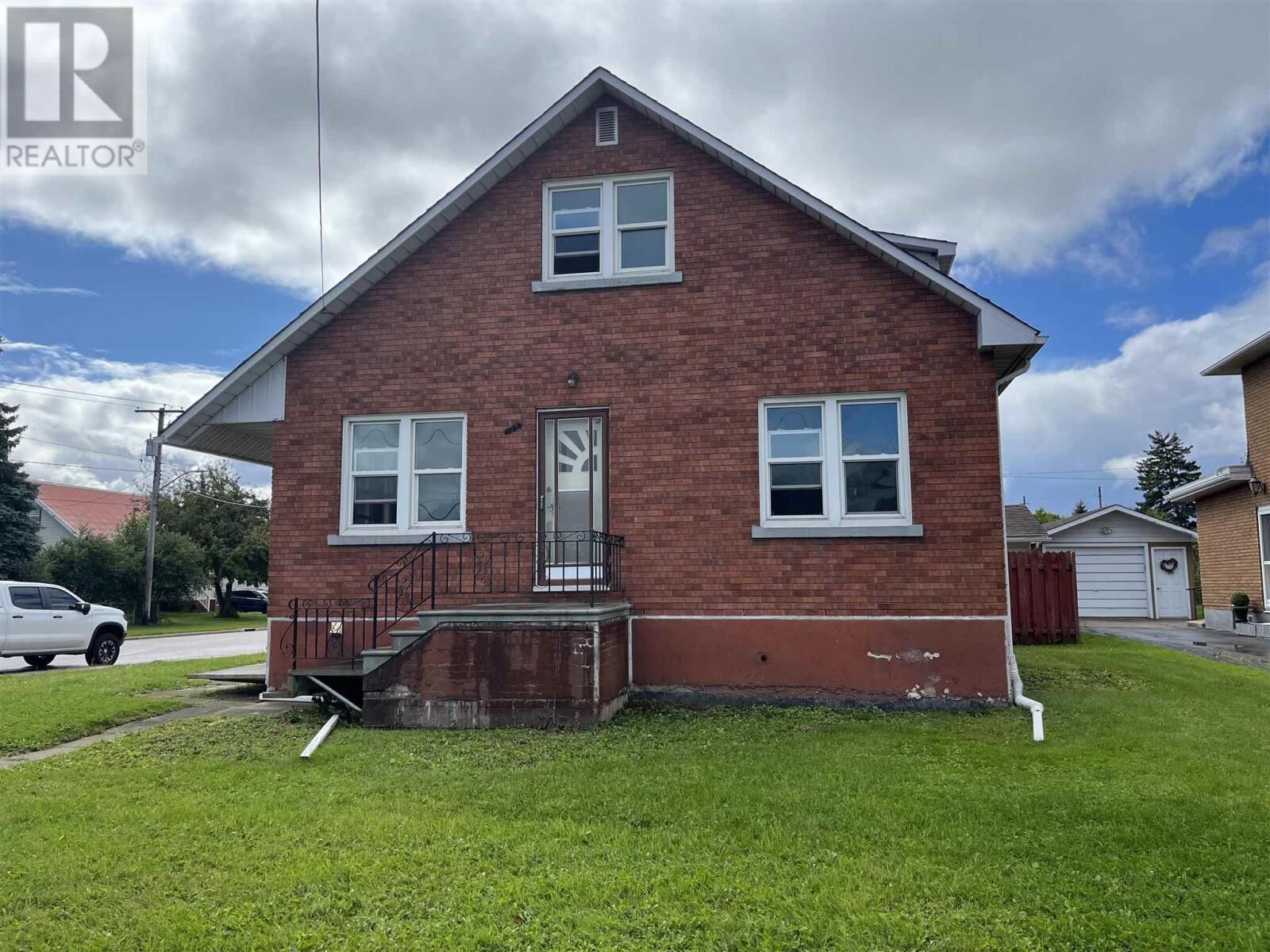 Photo de la propriété:  175 Henrietta Ave  ON P6C 2A2 