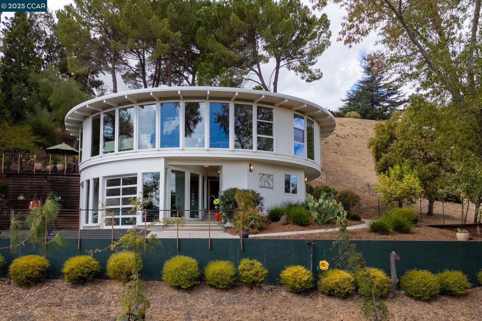 Property Photo: 1874 Meadow Ln CA 94595