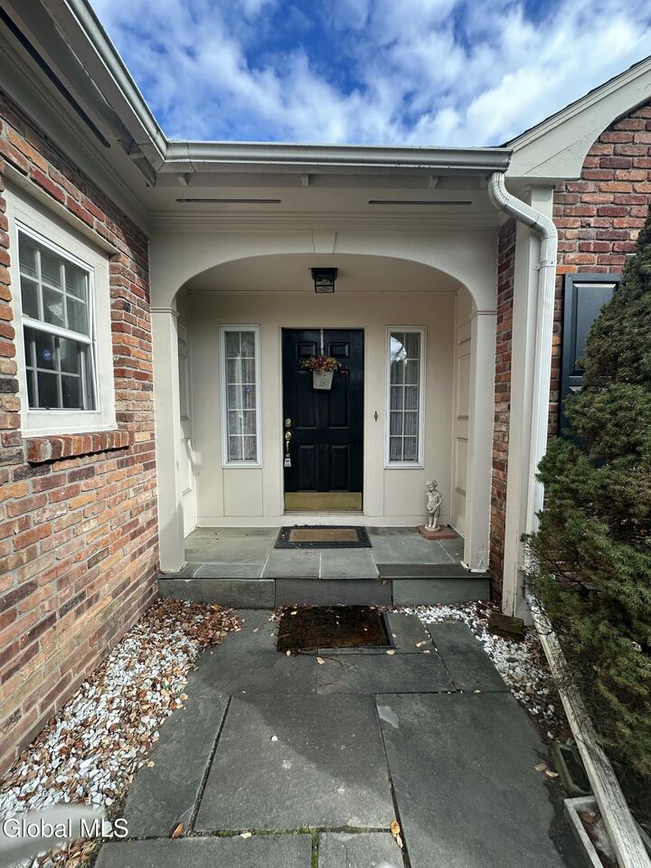 Property Photo: 18 Birchwood Court NY 12211