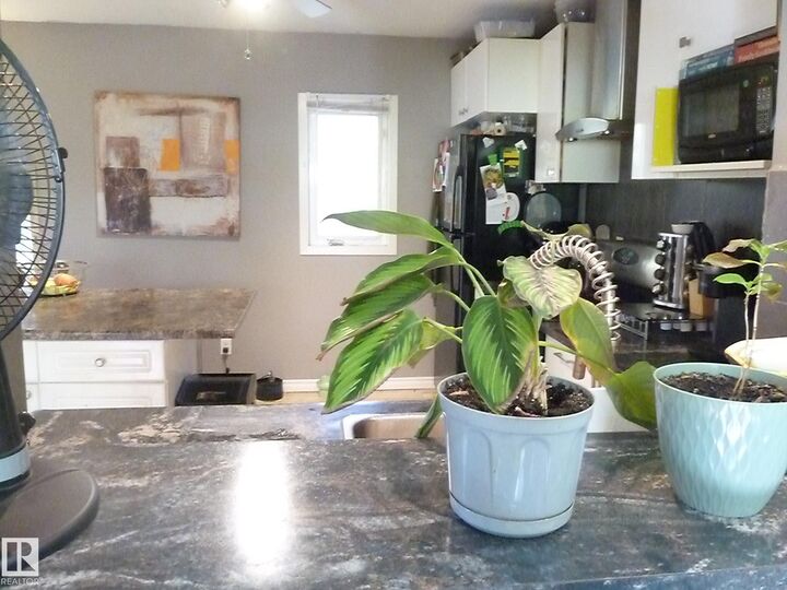 Property Photo:  15436 92 Avenue NW  AB T5R 5C2 