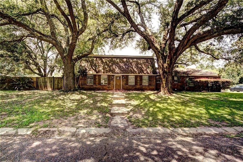 Property Photo:  300 E 7th Street  LA 71457 
