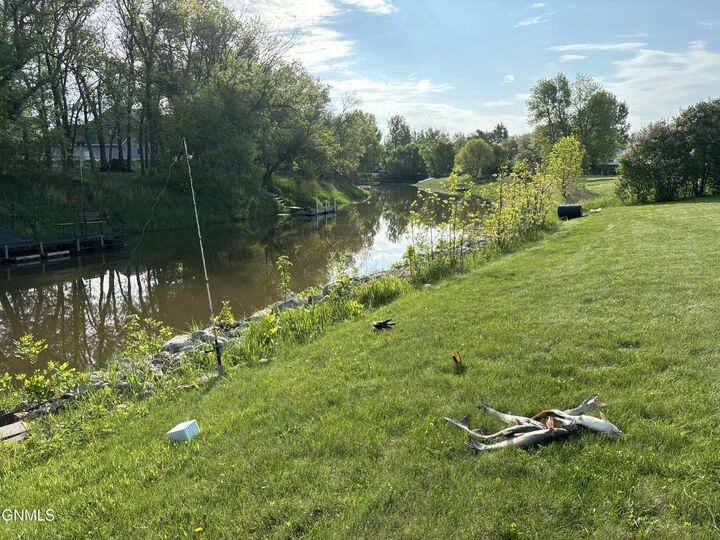 Property Photo:  508 Rosie Lane N  ND 58554 