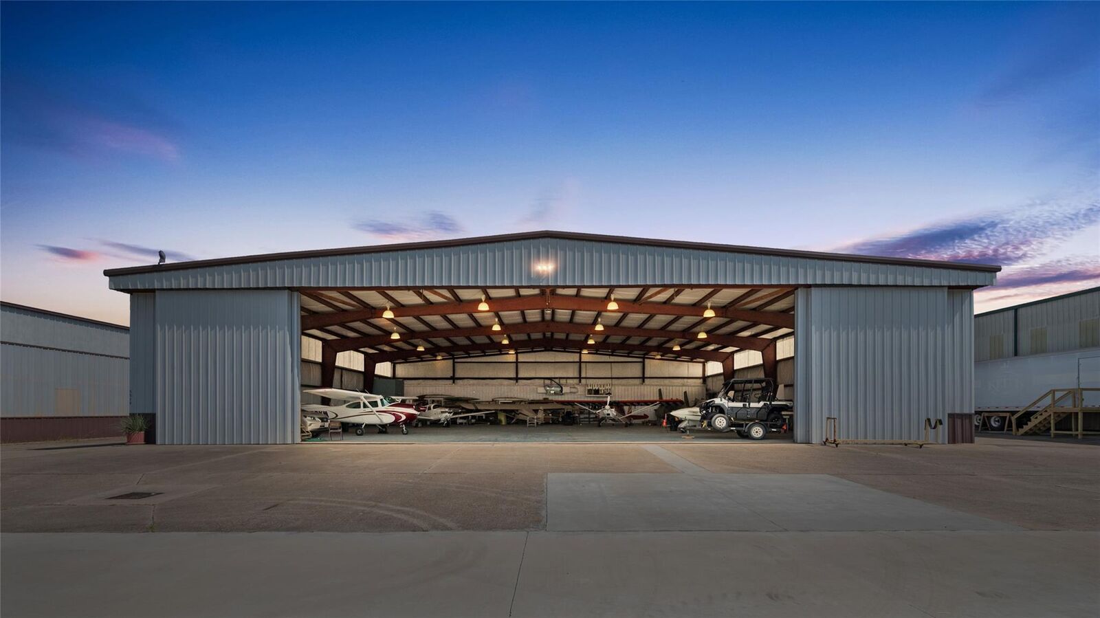 Property Photo: 5519 W Arcola Airport TX 77583