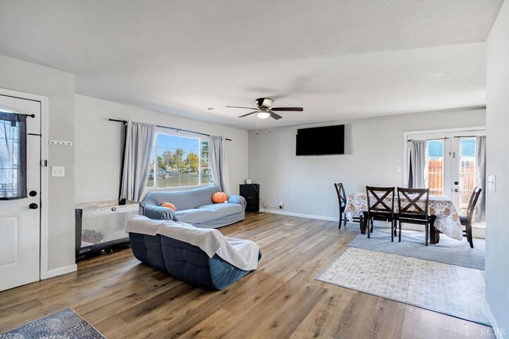Property Photo: 1765 Parkside Drive CA 93230