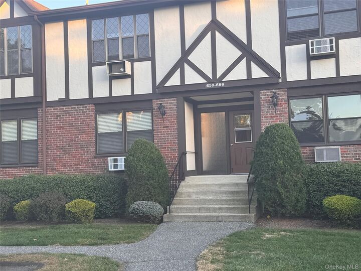660 Sierra Vista Lane  New City NY 10989 photo