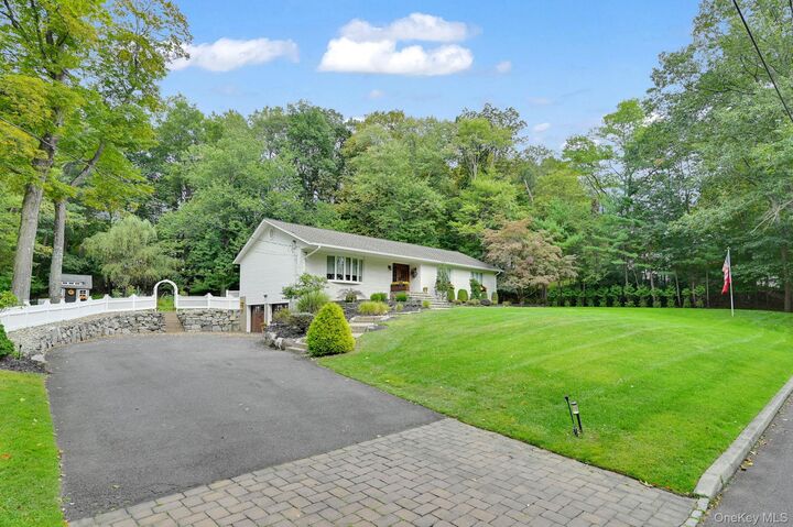 Property Photo:  15 Ramapo Lane  NY 10952 