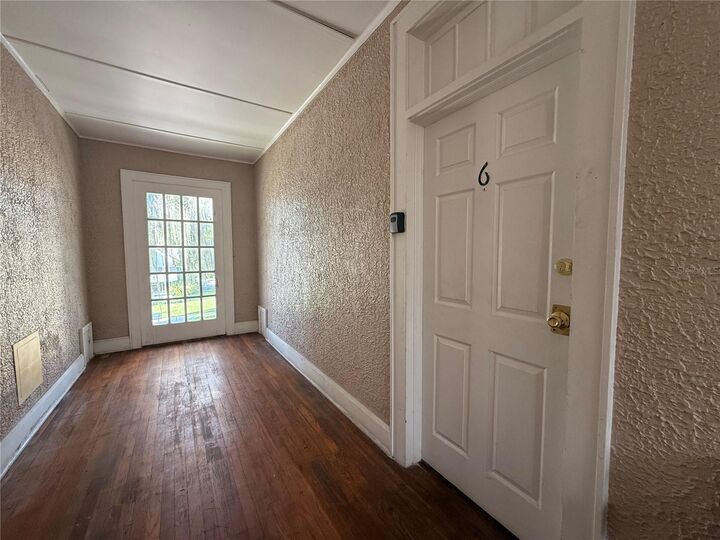 Property Photo: 730 W Central Avenue 6 FL 33880
