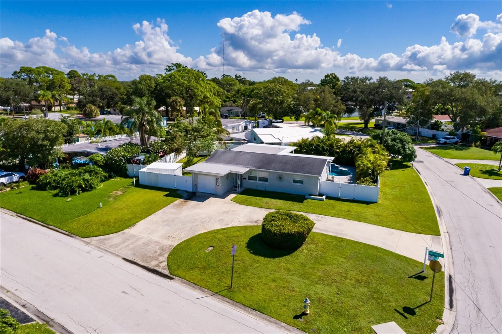 Property Photo:  8801 Sunlit Cove Drive NE  FL 33702 