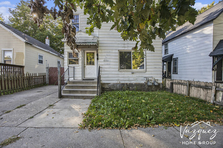 Property Photo: 815 McReynolds Avenue NW MI 49504