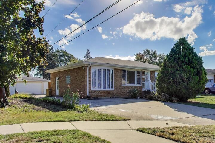 Property Photo: 901 S Can Dota Avenue IL 60056