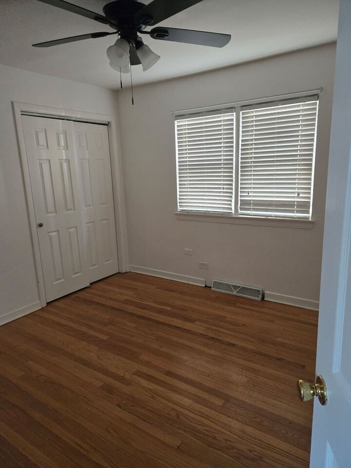 Property Photo: 2718 S East Avenue IL 60402