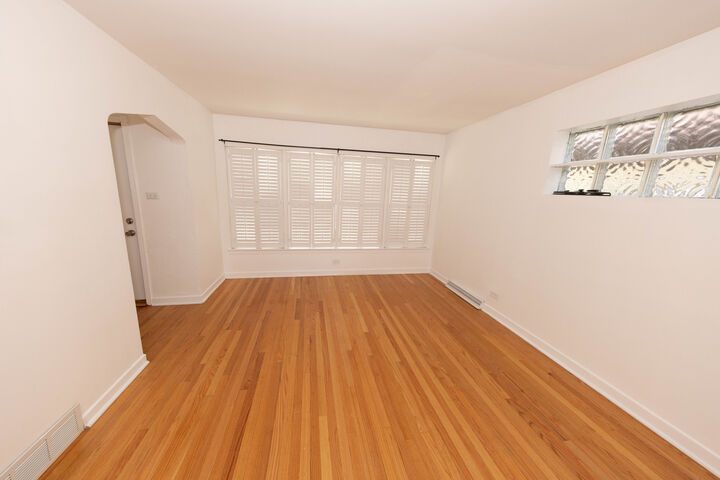 Property Photo: 2718 S East Avenue IL 60402