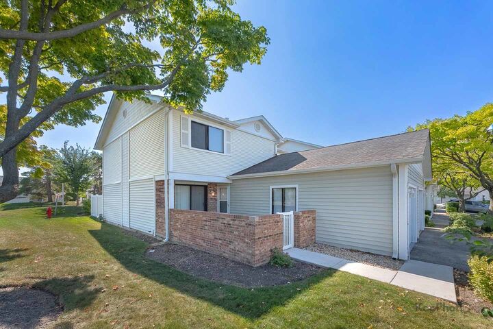 Property Photo: 713 Mariner Point IL 60194