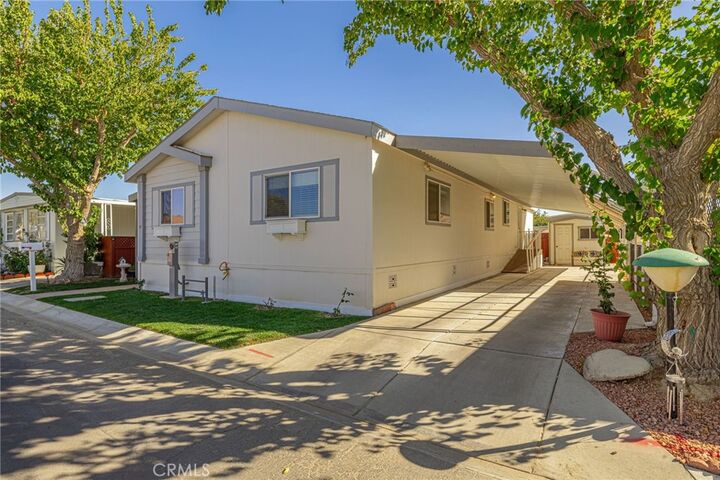 Property Photo:  2550 E Avenue I 55  CA 93535 