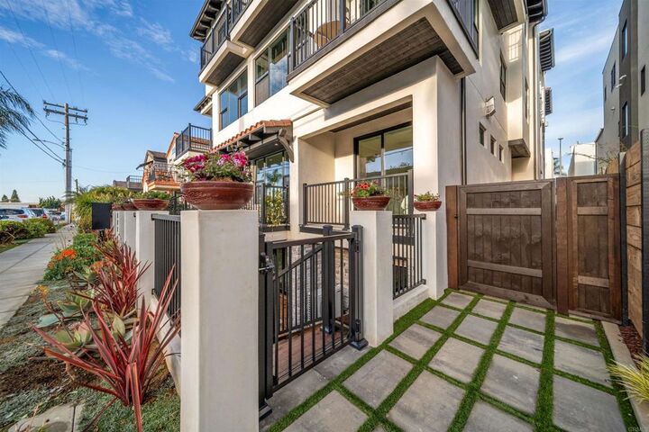 Property Photo:  812 N Cleveland Street 1  CA 92054 