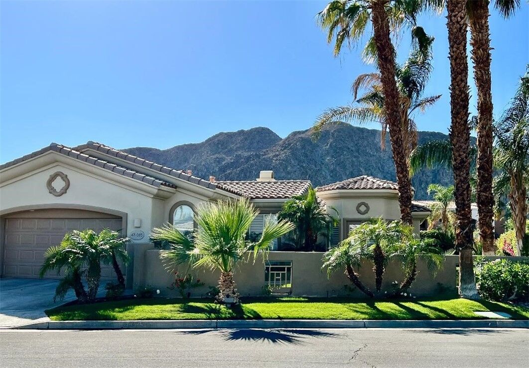 Property Photo:  47085 Via Orvieto  CA 92253 