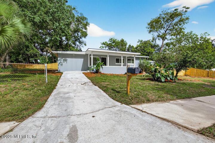 Property Photo: 6915 Brandemere Road S FL 32211