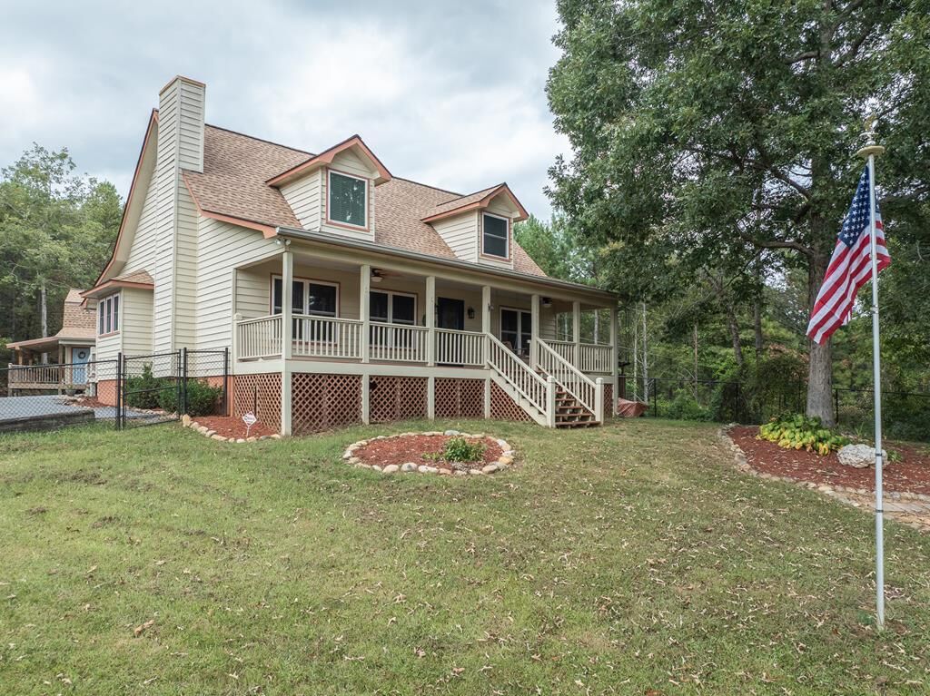 Property Photo:  