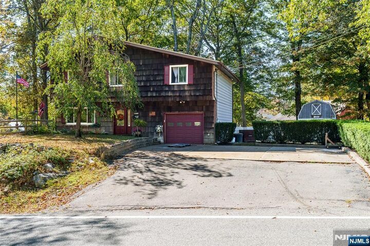 25 Longhouse Drive  West Milford NJ 07421 photo