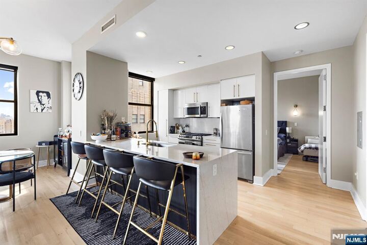 Property Photo:  4 Beacon Way 1802  NJ 07304 