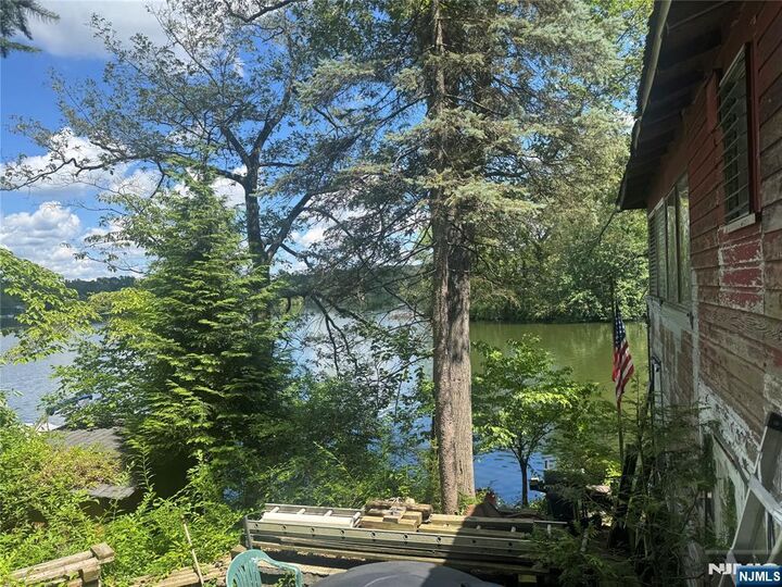 151 Pine Tree Road  Bloomingdale NJ 07403 photo