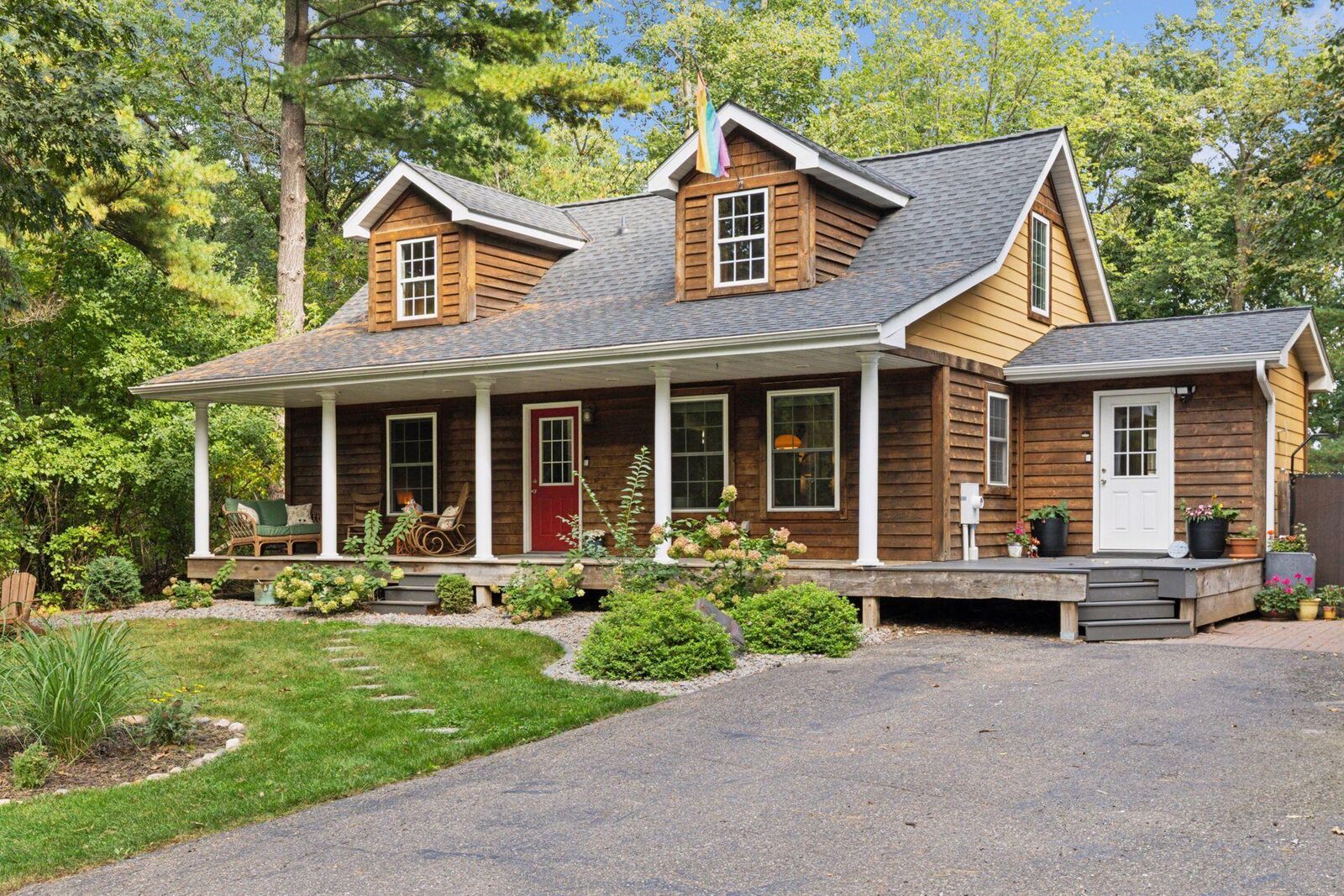 Property Photo:  312 Pineview Lane N  MN 55441 