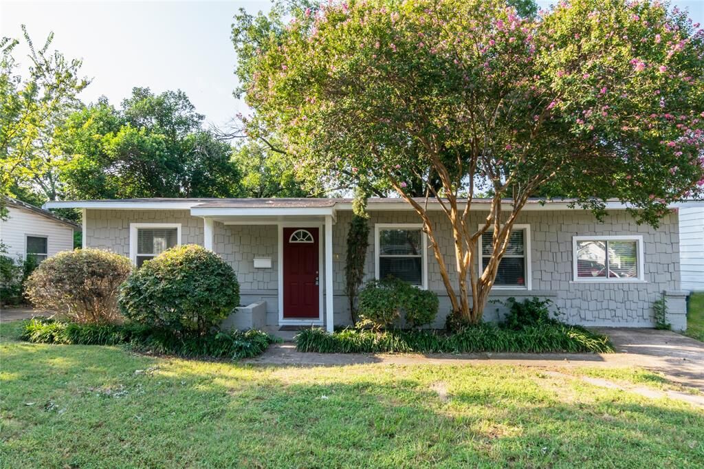 Property Photo:  2124 Fenwick Drive  TX 75228 