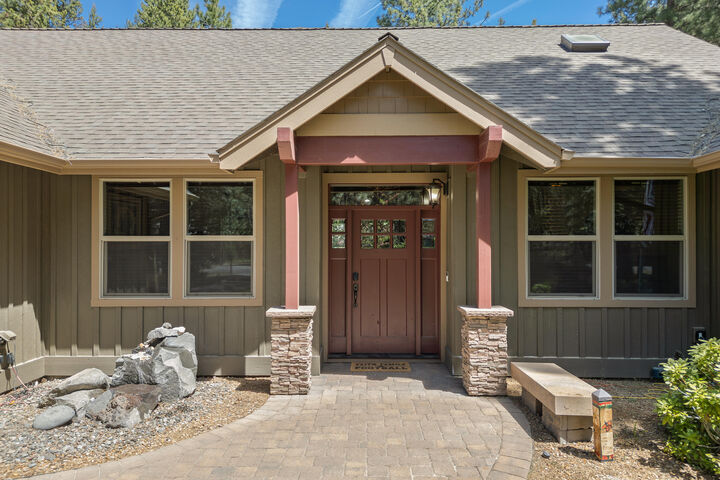 Property Photo: 17142 Norwalk Road OR 97707