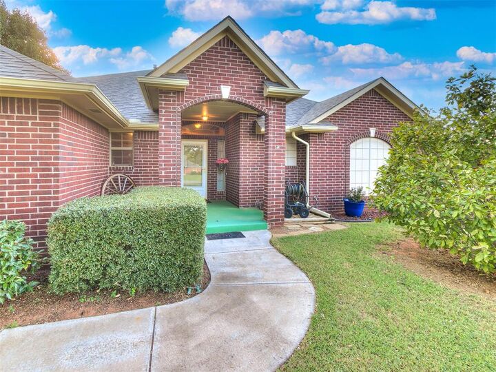 Property Photo: 557 Locust Grove Drive OK 73010