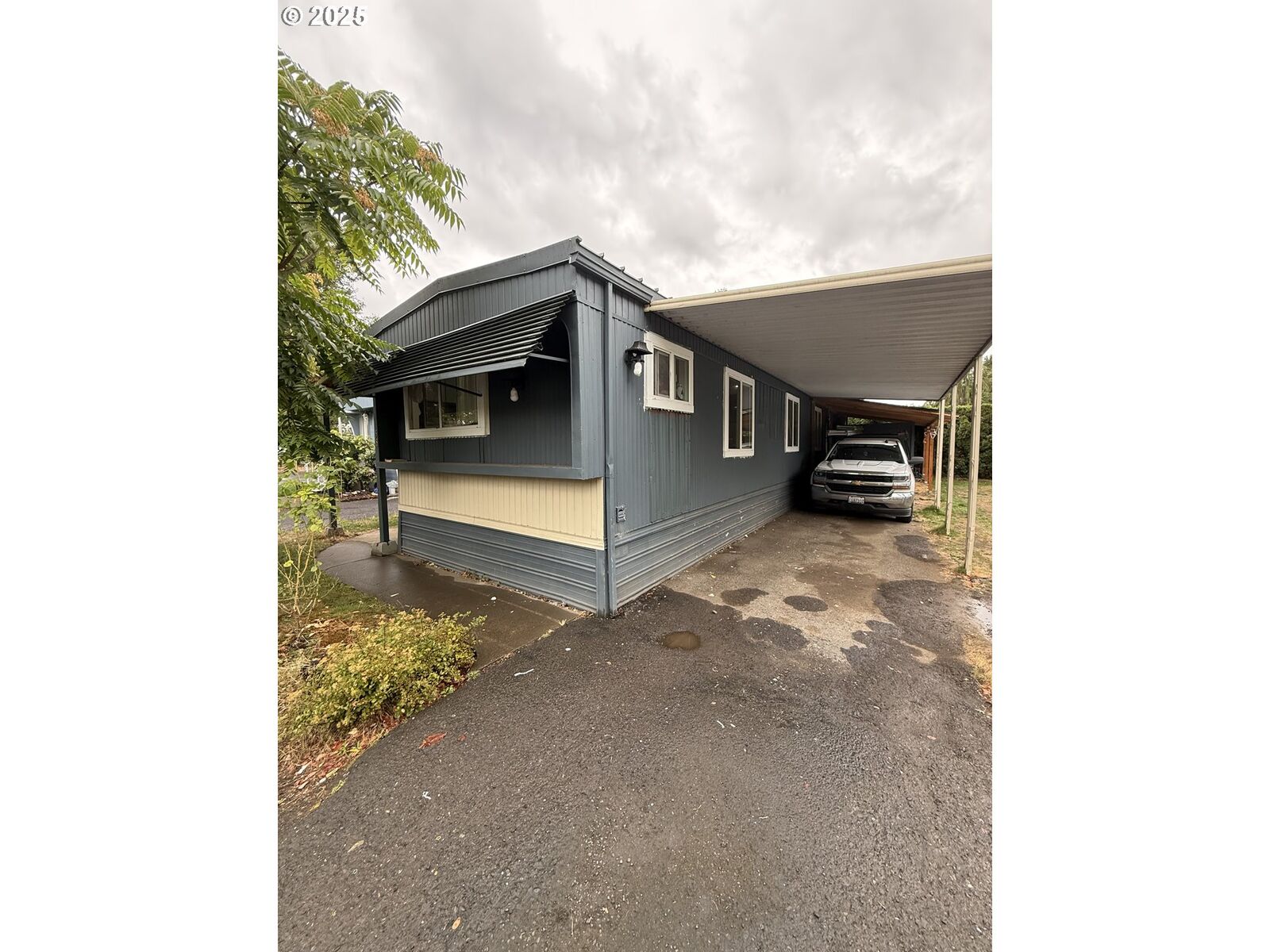 Property Photo: 3921 E Fourth Plain Blvd WA 98661