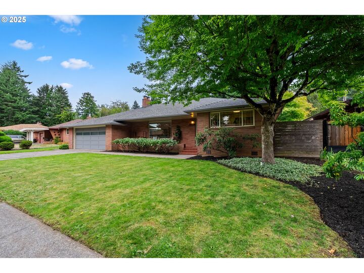 Property Photo:  1130 NE 108th Ave  OR 97220 
