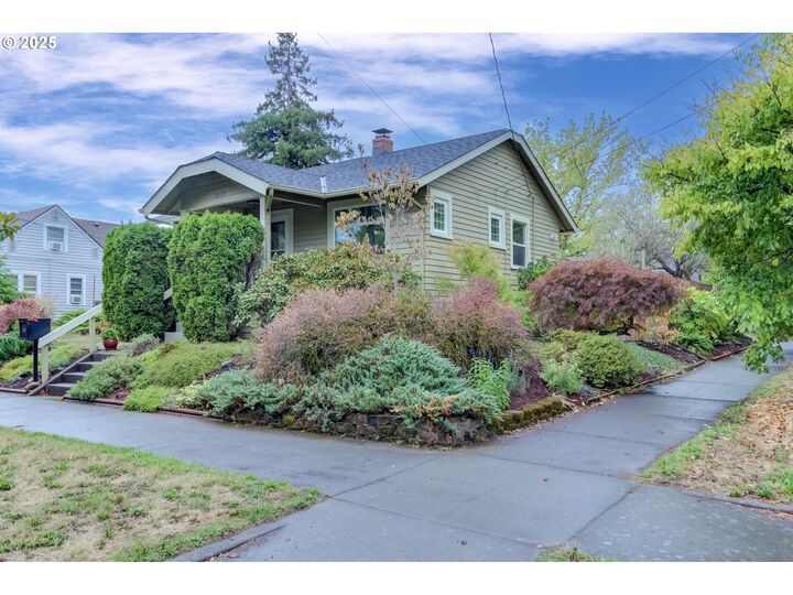Property Photo:  3255 NE 73rd Ave  OR 97213 