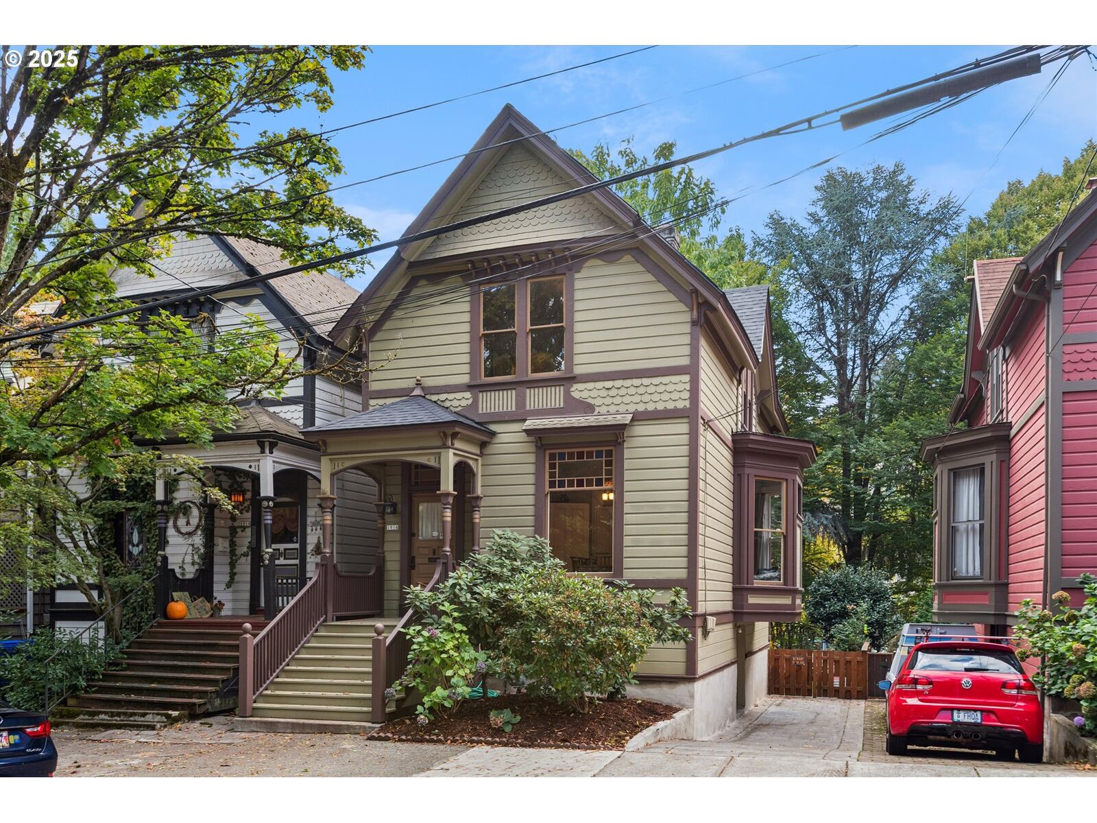 Property Photo:  1916 SW Madison St  OR 97205 